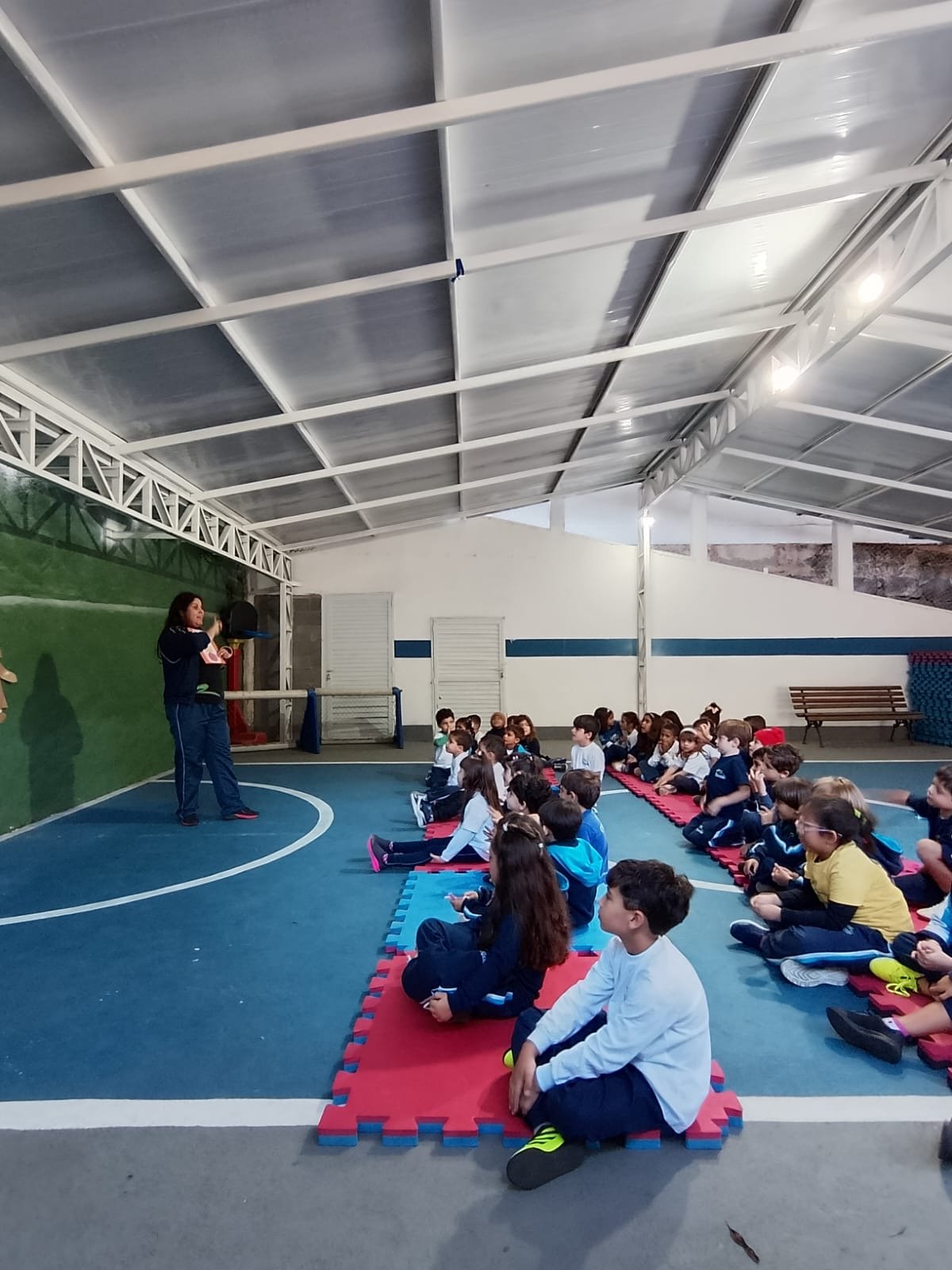 Ambiente da Escola Recanto usado pelas crianças em experiências de aprendizagem e convivência.