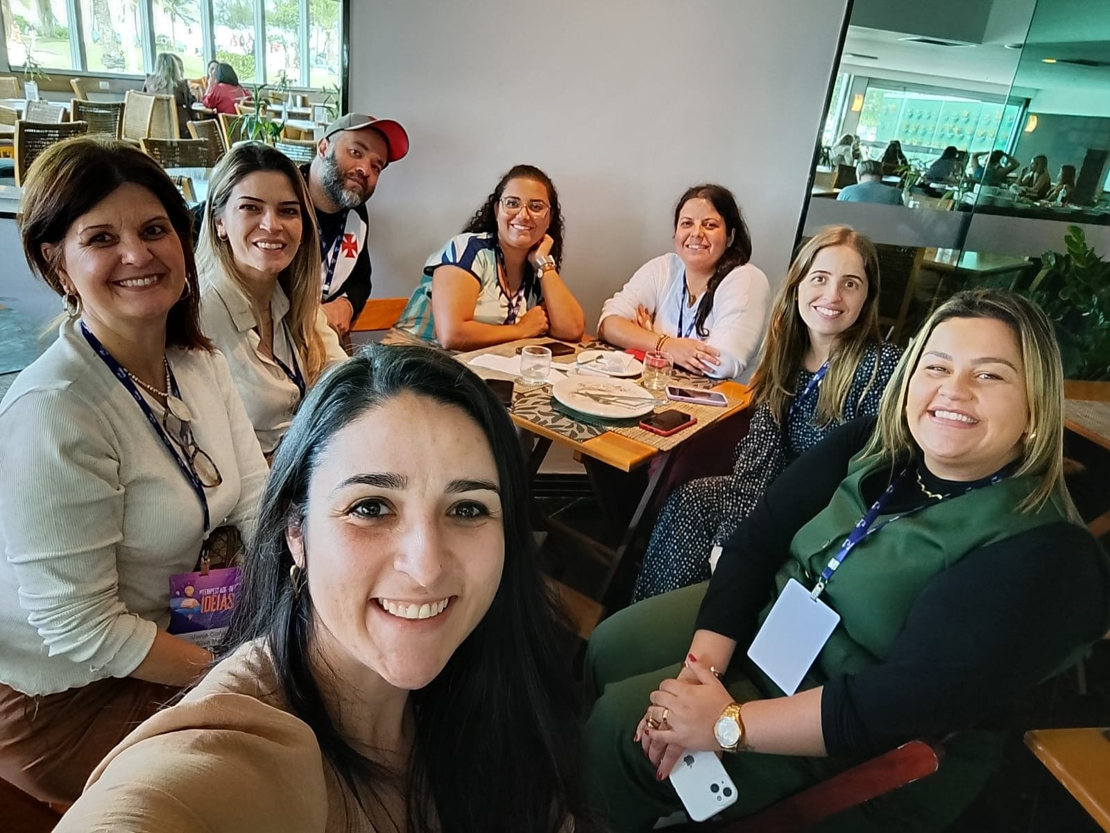 Equipe da Escola Recanto em momento de trabalho coletivo.